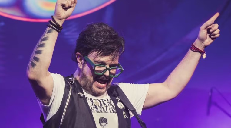Aleks Syntek anuncia que se alejará de México tras polémica en concierto