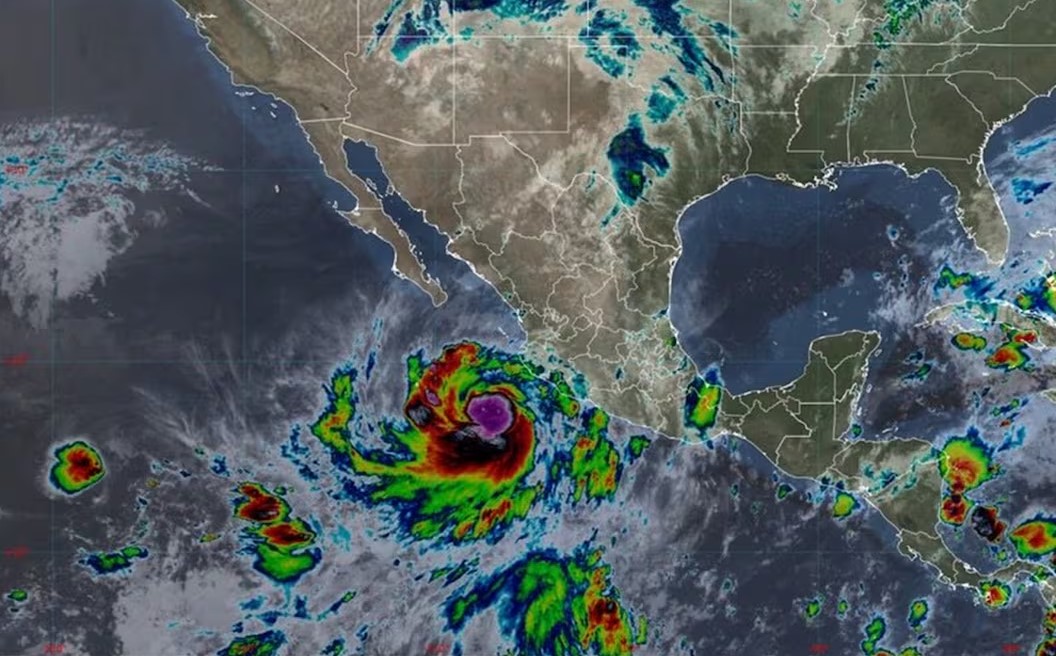 Huracán Rachel provoca lluvias intensas
