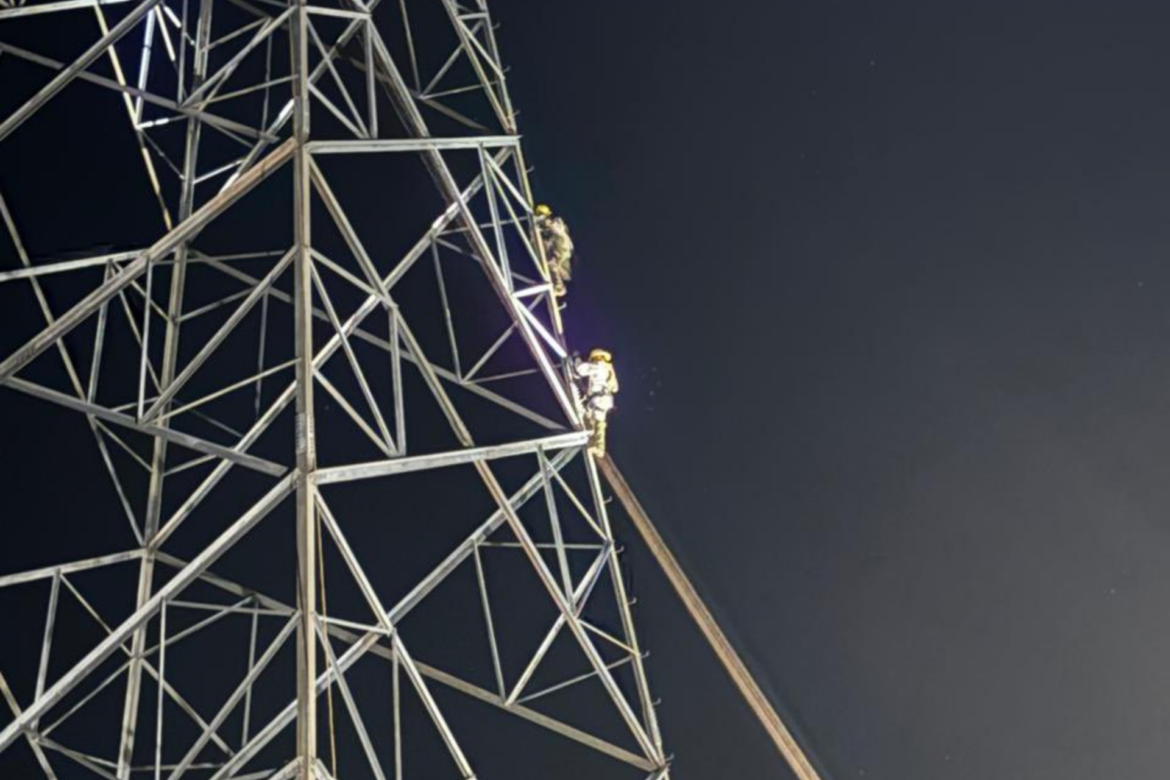 CFE restablece servicio eléctrico en cuatro estados