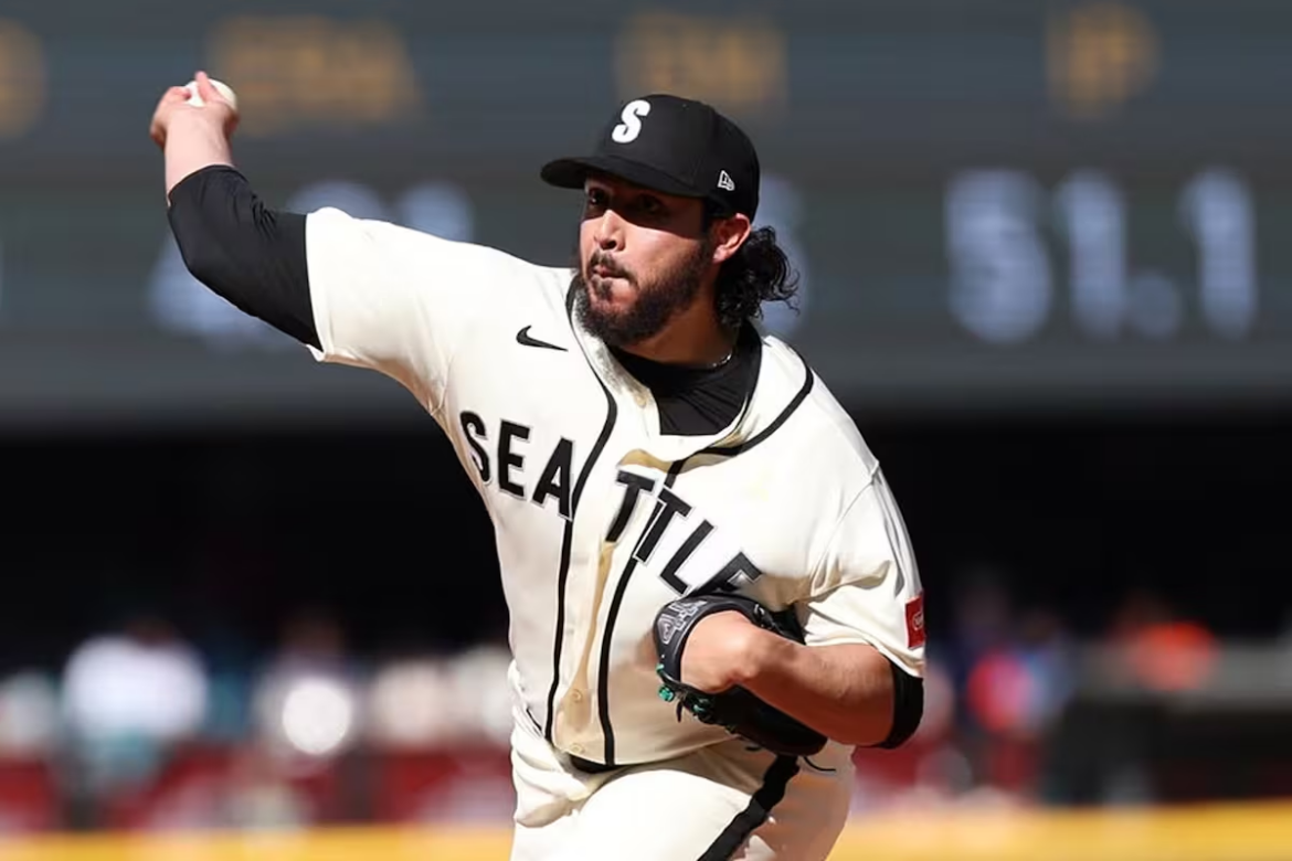 Andrés Muñoz entra al top 3 histórico de los Mariners