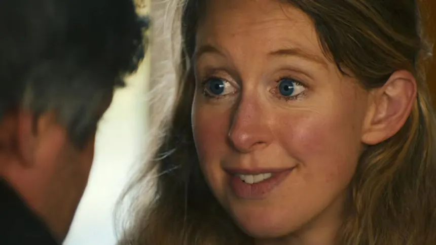 Graban en secreto a Elizabeth Holmes para un documental