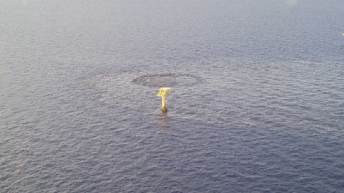 Pemex atiende derrame de hidrocarburos en el Golfo de México