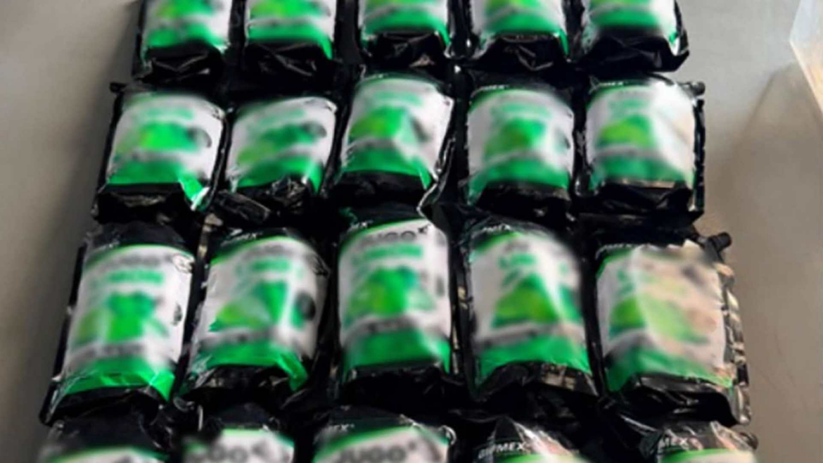 Incautan más de 10 kilos de metanfetamina ocultos en empaques de jugo de limón en aeropuerto de Toluca
