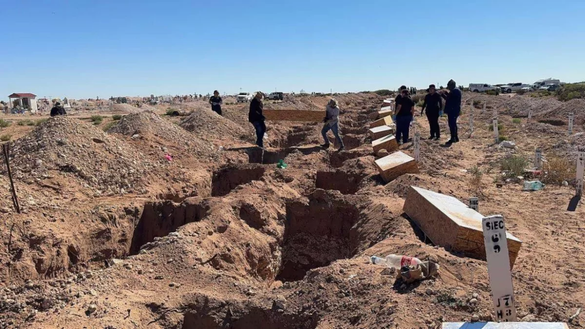 Entierran en Ciudad Juárez 117 cuerpos no identificados