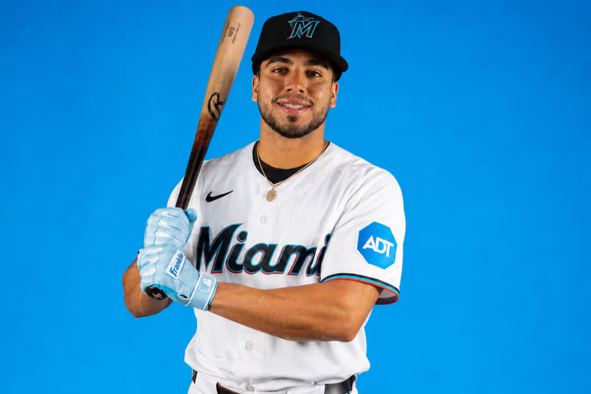 Jared Serna debuta con los Marlins y hace historia