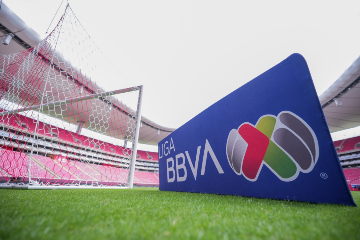 CNA indaga prácticas monopólicas en el futbol mexicano