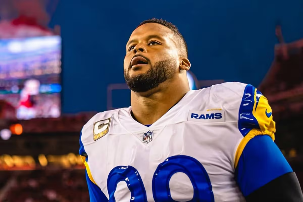 Aaron Donald está en duda para debutar con los Rams