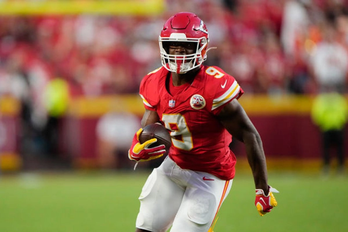 Kenneth Walker III brilla en su debut y Kansas City vence 31-10 a Broncos