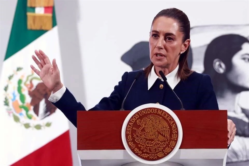 Sheinbaum suspende 63 permisos aduanales por huachicol
