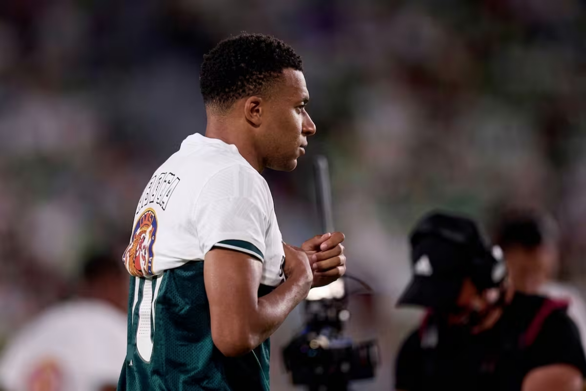 Mbappé ocultó camiseta por motivos políticos
