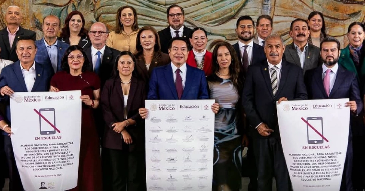 Los 32 estados acuerdan restringir celulares en escuelas; inicia el 3 de noviembre