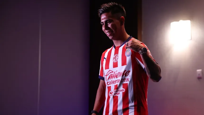 Efraín Álvarez celebra salida de la Hormiga González a Europa