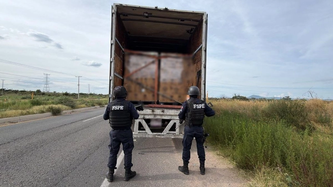 Detienen a dos personas que trasladaban 25 toneladas de cerveza en Guanajuato