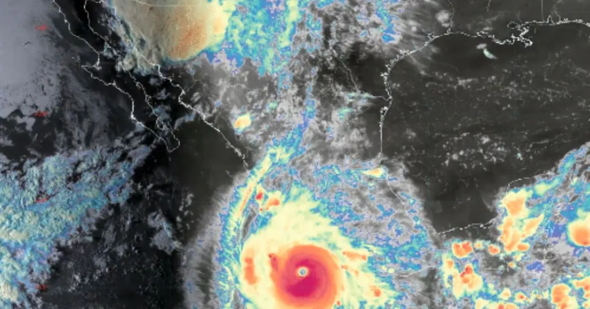 Huracán ‘Polo’ vuelve a categoría 5 y provoca fuertes lluvias en Guerrero y Michoacán