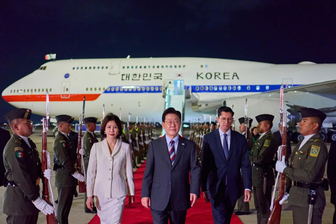 Presidente surcoreano Lee Jae-myung llega a México para reunirse con Sheinbaum