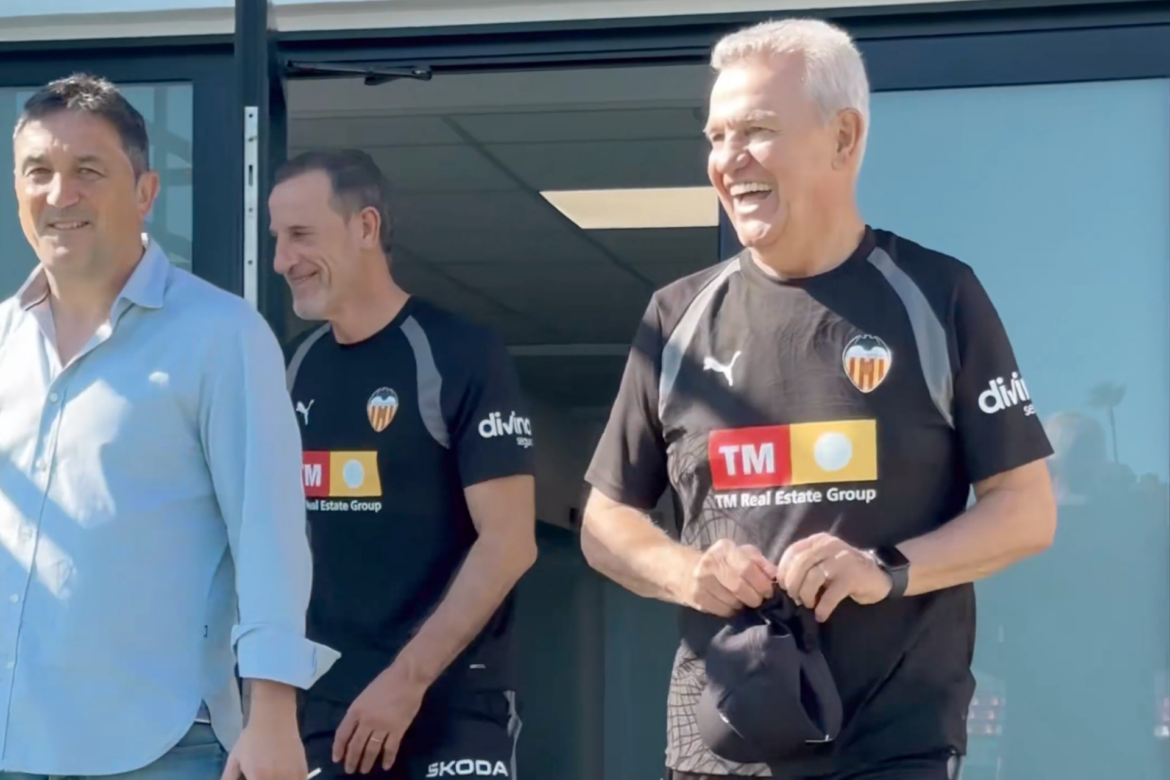 Javier Aguirre dirige su primer entrenamiento al frente del Valencia