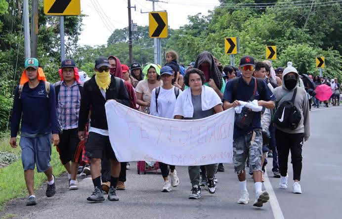 Ingresa a México una nueva caravana migrante; busca avanzar hacia el norte