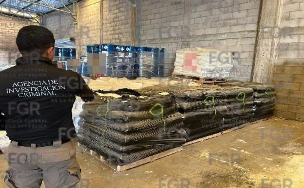 Asegura FGR más de 49 toneladas y 45 mil litros de químicos en Sinaloa