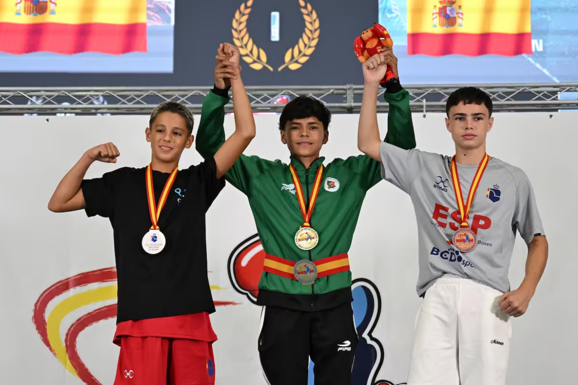 Gallo Estrada celebra triunfo internacional de su hijo