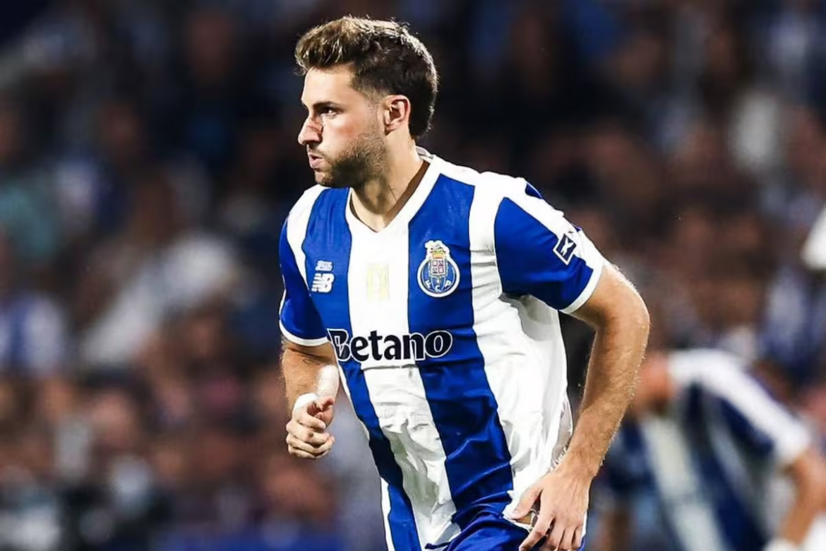 Santiago Giménez debuta y roza el gol con el Porto