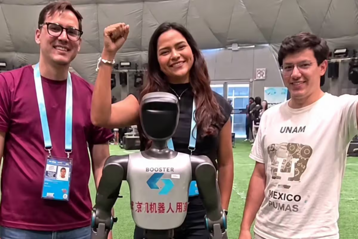 Robots de la UNAM sorprenden en torneo de futbol en China