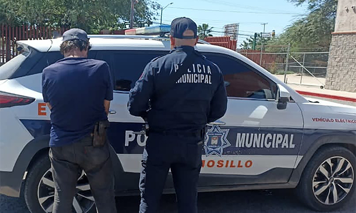 Agentes preventivos apresan a tres quincuagenarios con droga