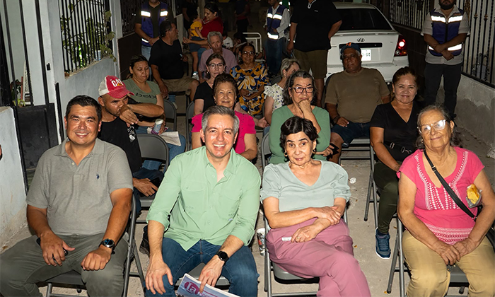 Vecinos plantean a Omar del Valle necesidades en la colonia Fovissste