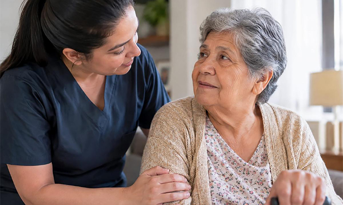 Promueve cuidado y respeto hacia personas con Alzheimer