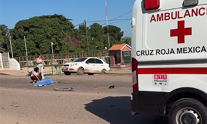 Muere motociclista embestido por automóvil en la calle 200 de Cajeme