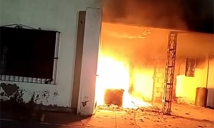 Controlan incendio en edificio abandonado en la colonia San Benito