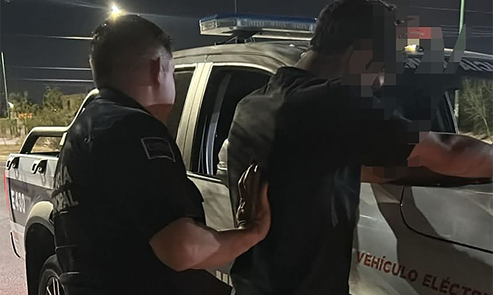 Agentes municipales someten a tres merodeadores armados