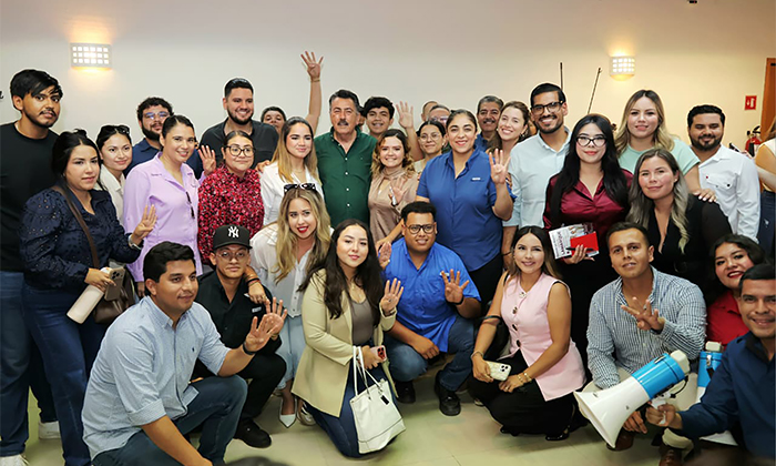 Becas reflejan compromiso de la Transformación con la juventud; Resalta Javier Lamarque Cano