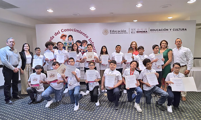 Autoridades educativas reconocen a ganadores de la Olimpiada Infantil