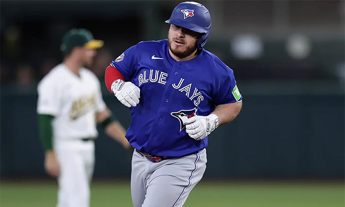 Impulsa Kirk carrera y Toronto vence a Atléticos