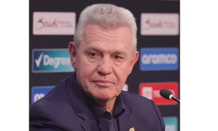 Especulan llegada de Javier Aguirre al Valencia tras la salida de Carlos Corberán