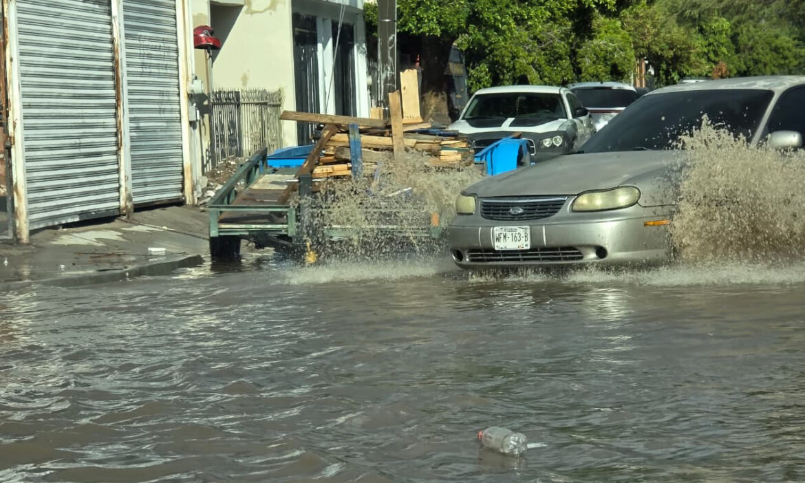 Provoca lluvia encharcamiento de vialidades en el norte y norponiente