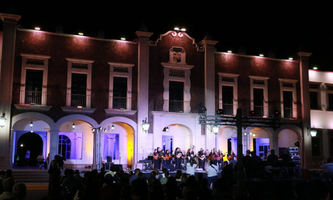 Llevan serenata a Unison por 84 aniversario