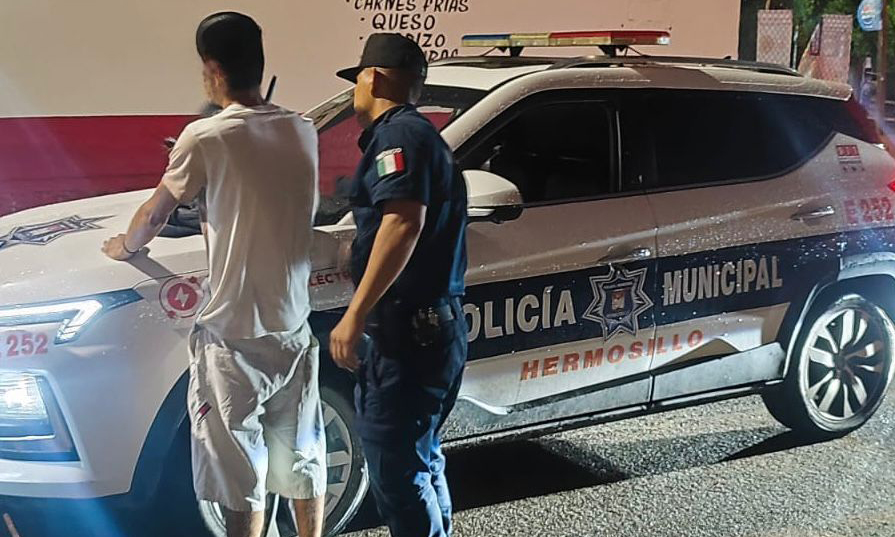 Apresan a dos jóvenes con dosis de crystal en distintas colonias