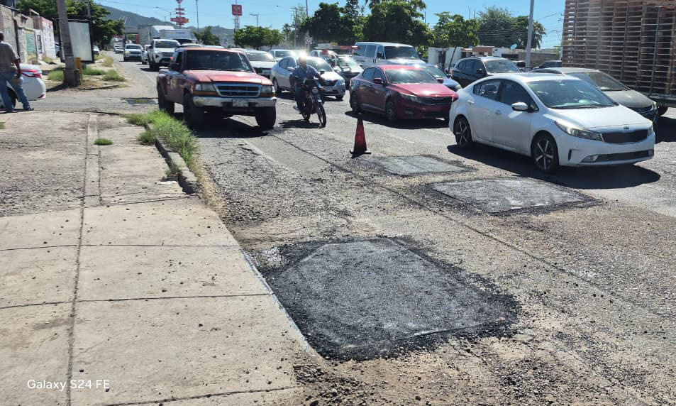 Gobierno de Hermosillo siguen acciones intensivas de bacheo en Hermosillo