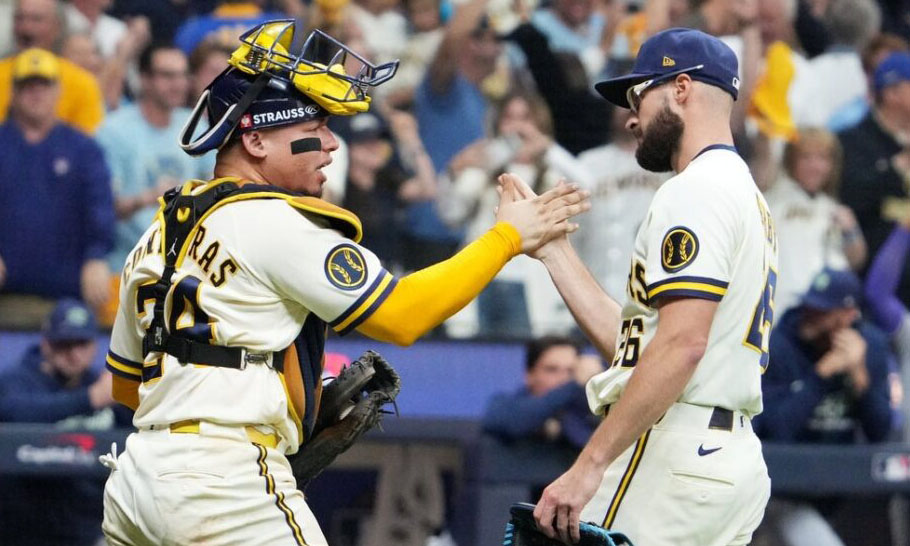 Cerveceros remontan y vencen a Rays por 5-4