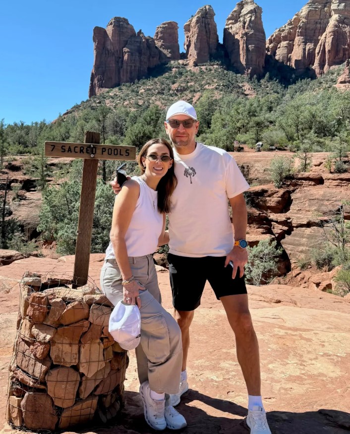 Jacky Bracamontes y su esposo Martín celebran 15 años de matrimonio con un viaje