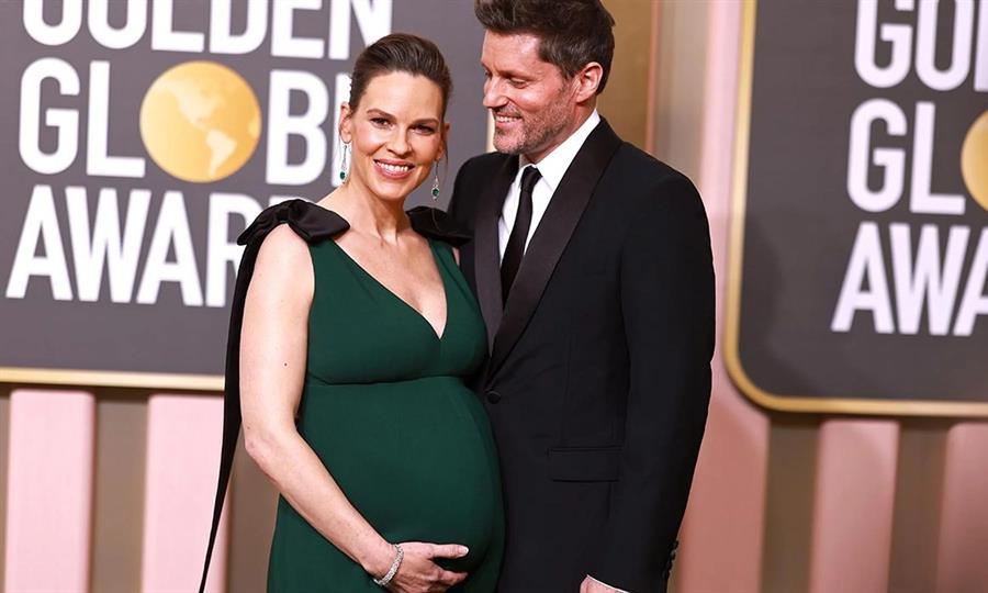 Hilary Swank espera a su tercer hijo a los 52 años