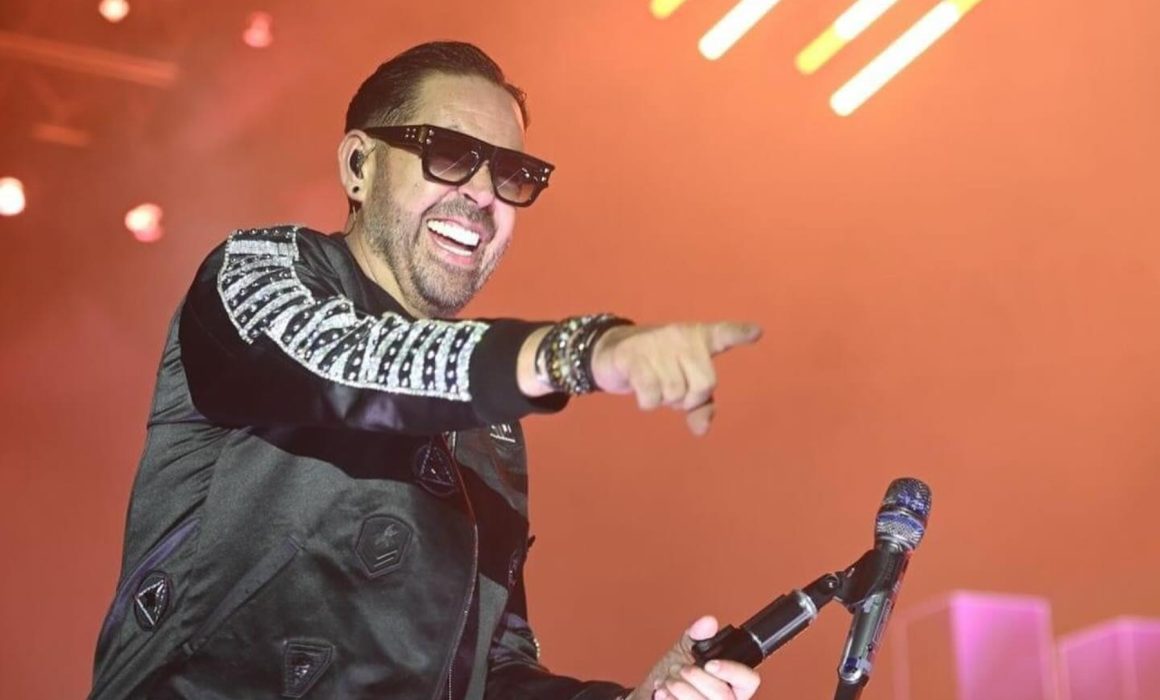 Jorge D’Alessio sufre aparatosa caída en concierto de Matute