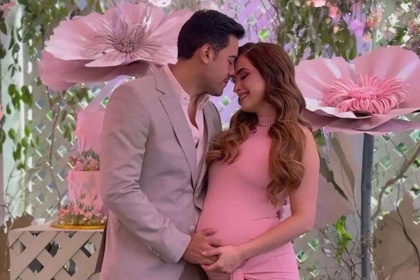 Carlos Rivera y Cynthia celebran llegada de María
