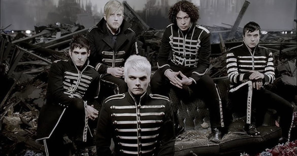 Demandan a My Chemical Romance por uniformes de porristas