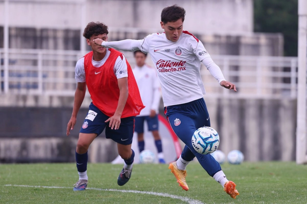 Ivar Sisniega elogia el trabajo de formación de Chivas con Tapatío