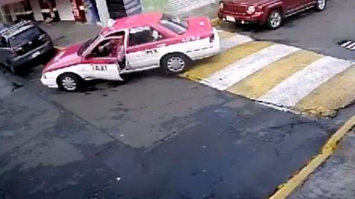 Mujer se arroja de taxi en movimiento para escapar de un intento de asalto en Magdalena Contreras