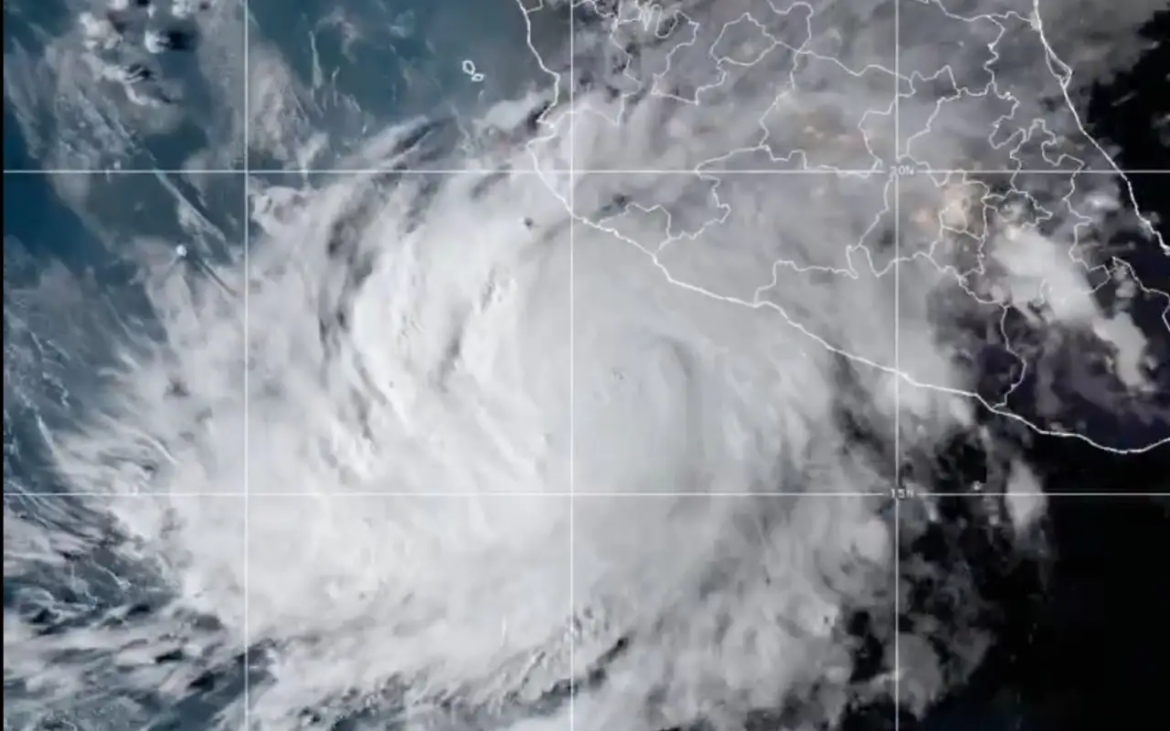 Huracán Simon baja a categoría 2 y mantendrá lluvias muy fuertes en tres estados