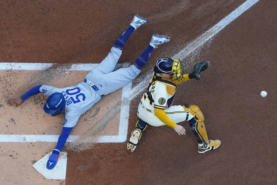 Cerveceros duplican ventaja ante Dodgers