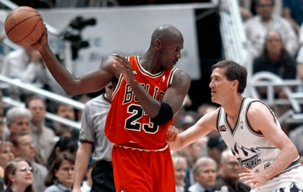 Récord en subasta por camiseta de Michael Jordan